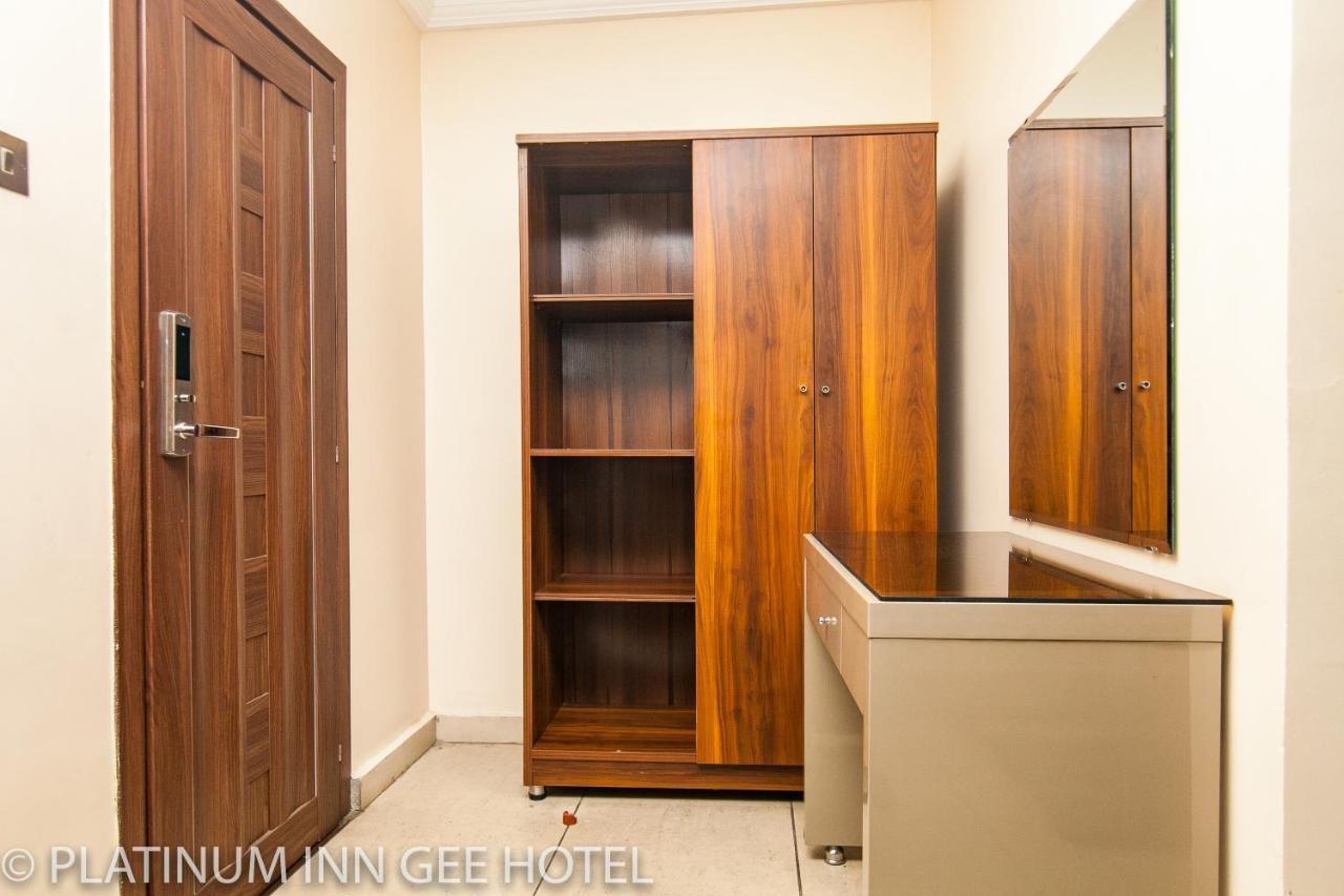 Platinum Inn Gee Hotel Suru Lere Bagian luar foto