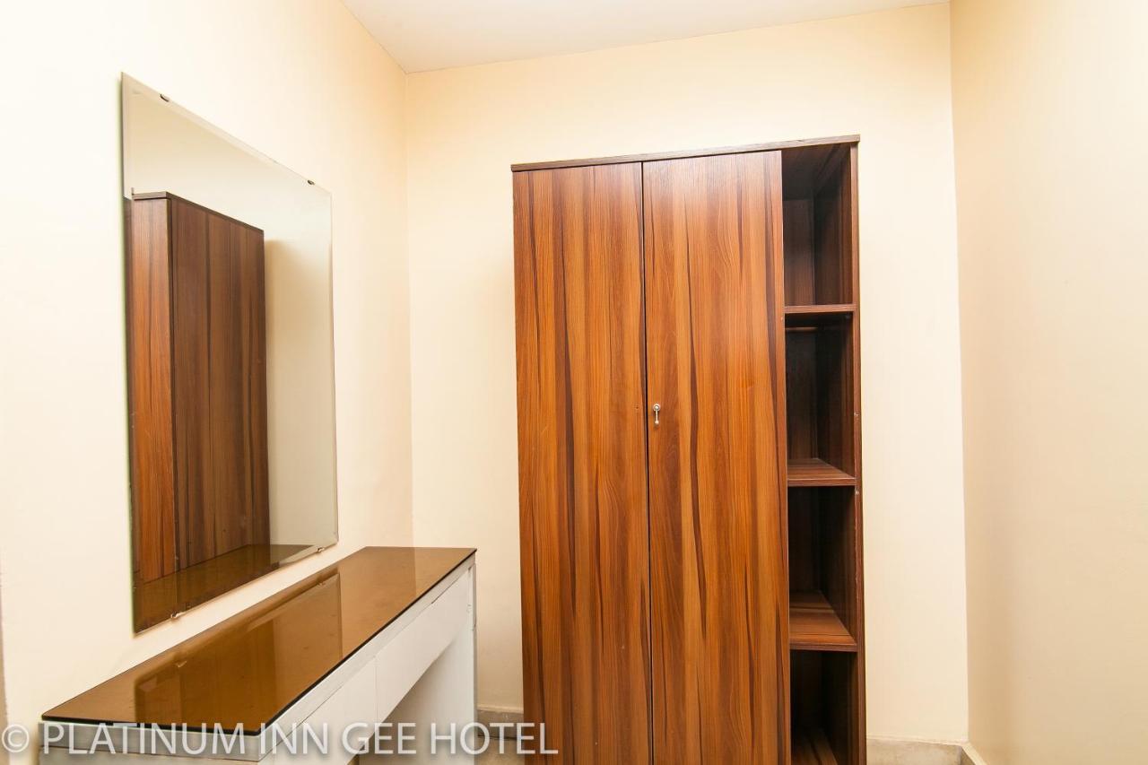 Platinum Inn Gee Hotel Suru Lere Bagian luar foto