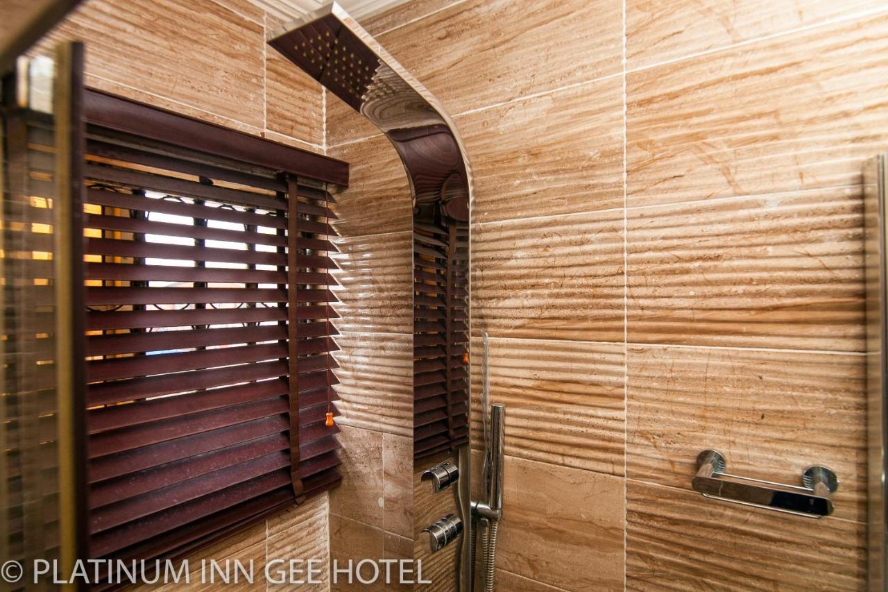 Platinum Inn Gee Hotel Suru Lere Bagian luar foto